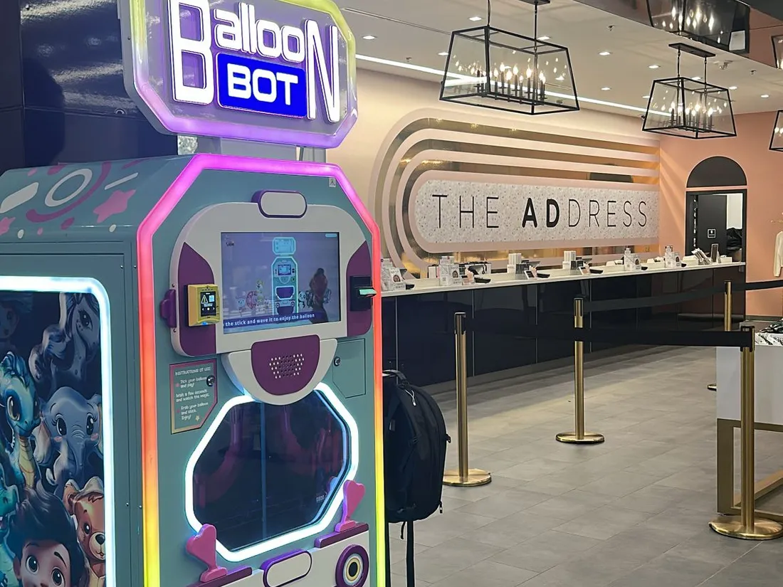 Sweet Robo Balloon Bot machine installed at the American Dream mall